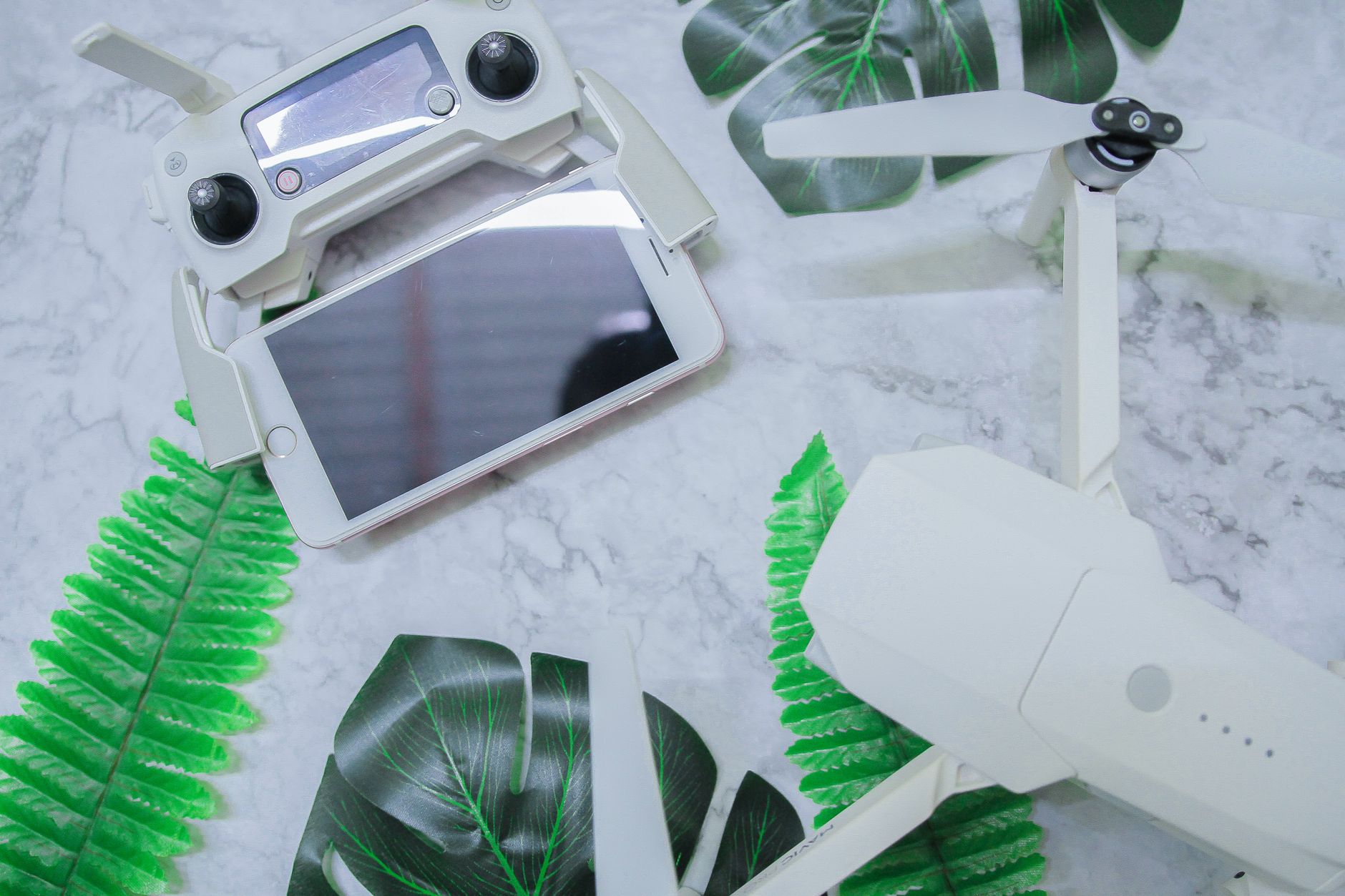 【美高梅集團】MicroLED為何遲遲未能量產進入客廳？晶圓產能與巨量轉移成本的雙重困局